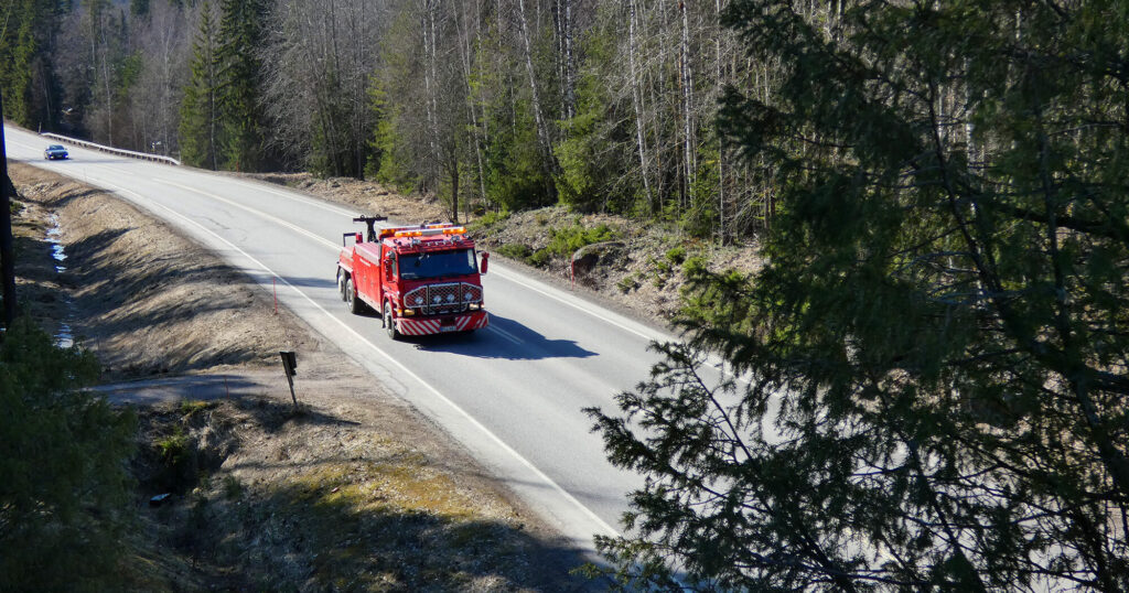 Raskaan kaluston hinaus hinta ja vakuutushinaus